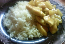 Куриное филе с ананасами в соусе карри