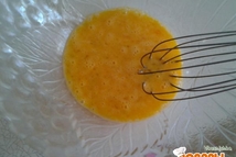 Шаг 1: Яйца взбиваем с сахаром