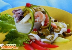 Рецепт: Морской коктейль с оливками и манго по-бразильски  