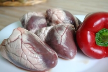 Шаг 1: Сердечки промыть, удалить все лишнее. …