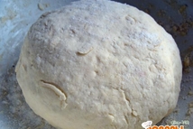 Шаг 1: Замешиваем тесто. Для этого муку …