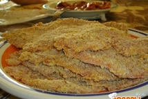 Шаг 2: В приличном количестве масла обжаривают …