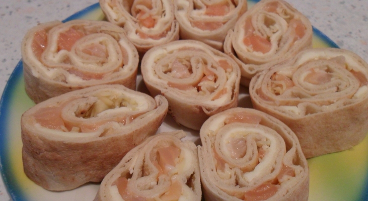 Роллы с семгой (из готового лаваша)