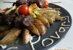 Кусочки говядины на шпажках