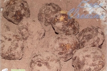 Шаг 2: Сформировать из теста маленькие шарики, …