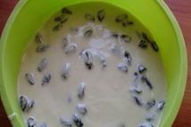 Шаг 3: Поэтапно выпекаем коржи с маком, …