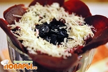 Шаг 8: В подготовленную посуду для салата, …