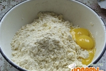 Шаг 1: Готовим тесто. Смешиваем муку с …