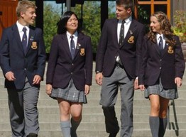 Студенткам запретили завтракать в нижнем белье