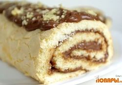 Рецепт: Бисквитный рулет с шоколадным заварным кремом