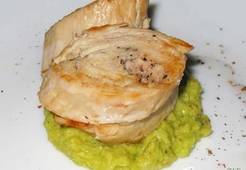 Куриный рулет с дипом из авокадо