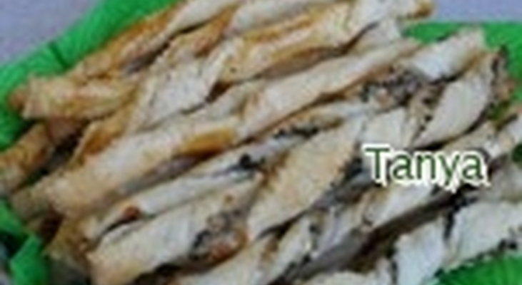 Слоёные палочки с оливками и сыром