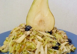 Рецепт: Салат из капусты с грушей