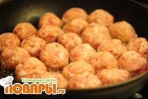 Шаг 3: Из готовой смеси скатать маленькие …