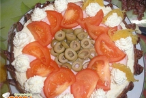 Шаг 11: Цветочки из сливок украшаем плавленым …