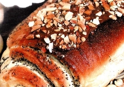 Рецепт: Булочки с маком и орехами