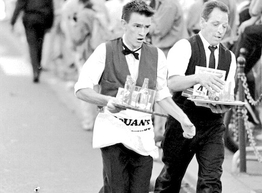 Статья: В Америке прошел забег официантов