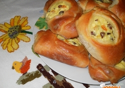 Рецепт: Ватрушки ванильные с изюмом и цукатами