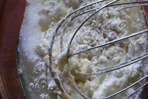 Шаг 2: Готовим постную бисквитную базу. В …