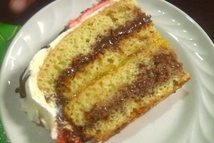 Шаг 6: Все смазать сырно-масленным кремом. Украсить …