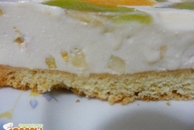 Шаг 3: На фрукты - творожную массу, …