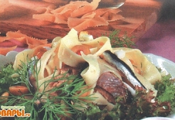 Салат с рыбой и макаронами