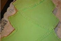 Шаг 5: Собираем торт в форме елки. …