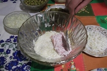 Шаг 3: Лук замариновать, взять одну чайную …