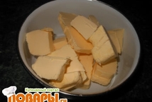 Шаг 1: Масло или маргарин порезать на …