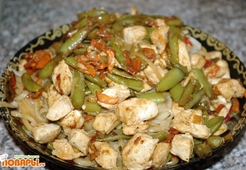 Рисовая лапша с мясом и овощами