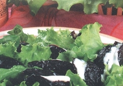 Рецепт: Салат из чернослива