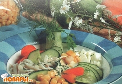 Салат из кальмаров с кукурузой