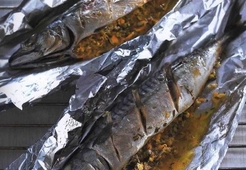 Запеченная в фольге скумбрия  