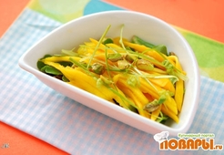 Острый Салат из Манго с Фисташками