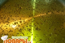 Шаг 4: Тем временем натереть чеснок на …