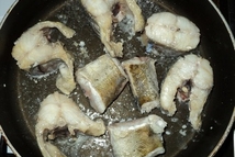 Шаг 1: Если рыба замороженная, то разморозить, …