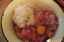 Шаг 4: В уже готовый фарш (кстати …