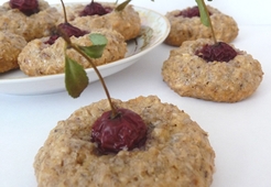 Ореховое печенье с вишней