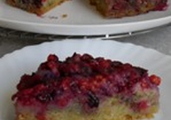 Рецепт: Перевёрнутый пирог с смородиной