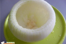 Шаг 1: У лука отрезать верхушку, почистить. …