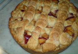 Рецепт: Пирог с персиками и сливами