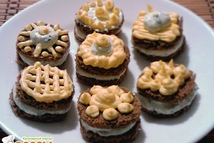 Шаг 5: Украшаем хлебные пирожные как подскажет …