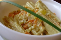 Шаг 3: Высыпаем кукурузку, добавляем пару ложек …