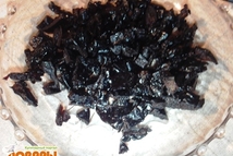 Шаг 2: На сухую сковороду высыпаем стакан …