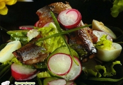 Салат из жареной скумбрии по-балтийски   