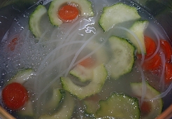 Суп с рисовой лапшой и овощами