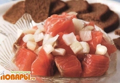 Семга соленая с луком