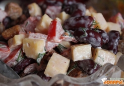 Рецепт: Сырный салат с фасолью