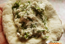 Шаг 4: Каждый шарик немного расплющить в …