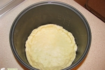 Шаг 4: Достаем тесто из холодильника, делим …